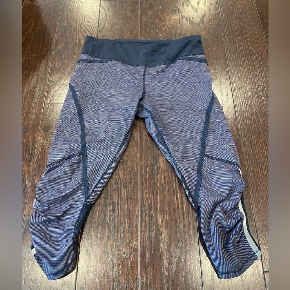 Lululemon Women  Pace Crop Capri Leggings Blue Stripe Reflective  Size 6